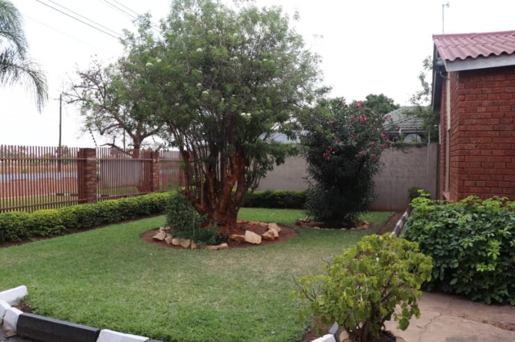 FOR SALE MAKENI Bonaventure 4 bedroom house along tarmac road frontage in makeni Bonaventure