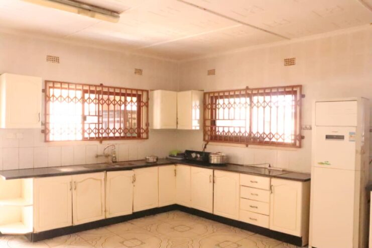 FOR SALE MAKENI Bonaventure 4 bedroom house along tarmac road frontage in makeni Bonaventure