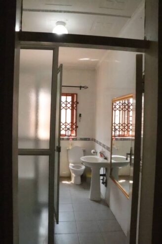 FOR SALE MAKENI Bonaventure 4 bedroom house along tarmac road frontage in makeni Bonaventure